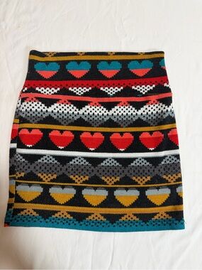 Heart-Pattern Knit Mini Skirt in Black, Red & Teal size S